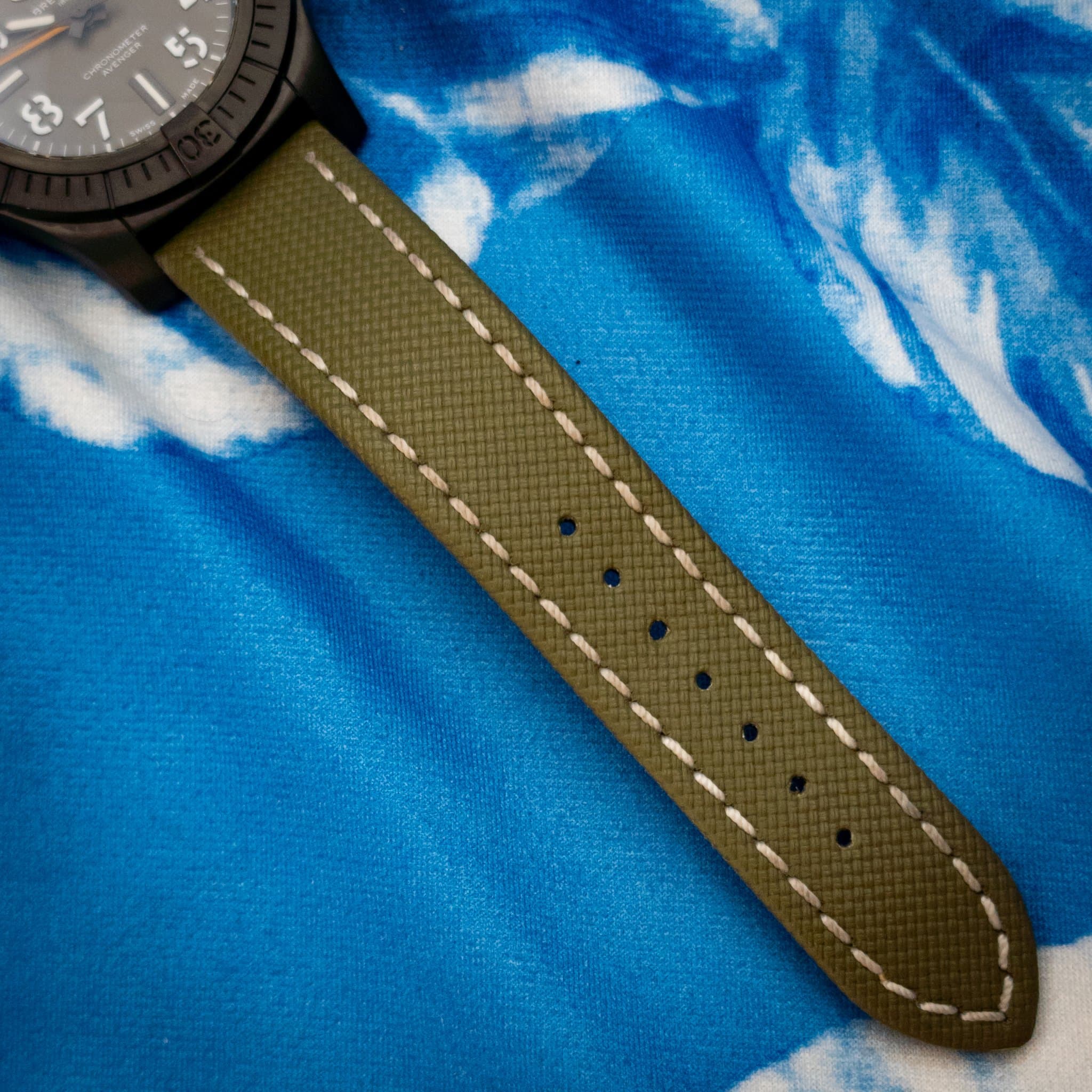 Breitling Avenger Automatic GMT 45 Night Mission LE 2000 (Ref. V323952A1L1X2) — photo 19