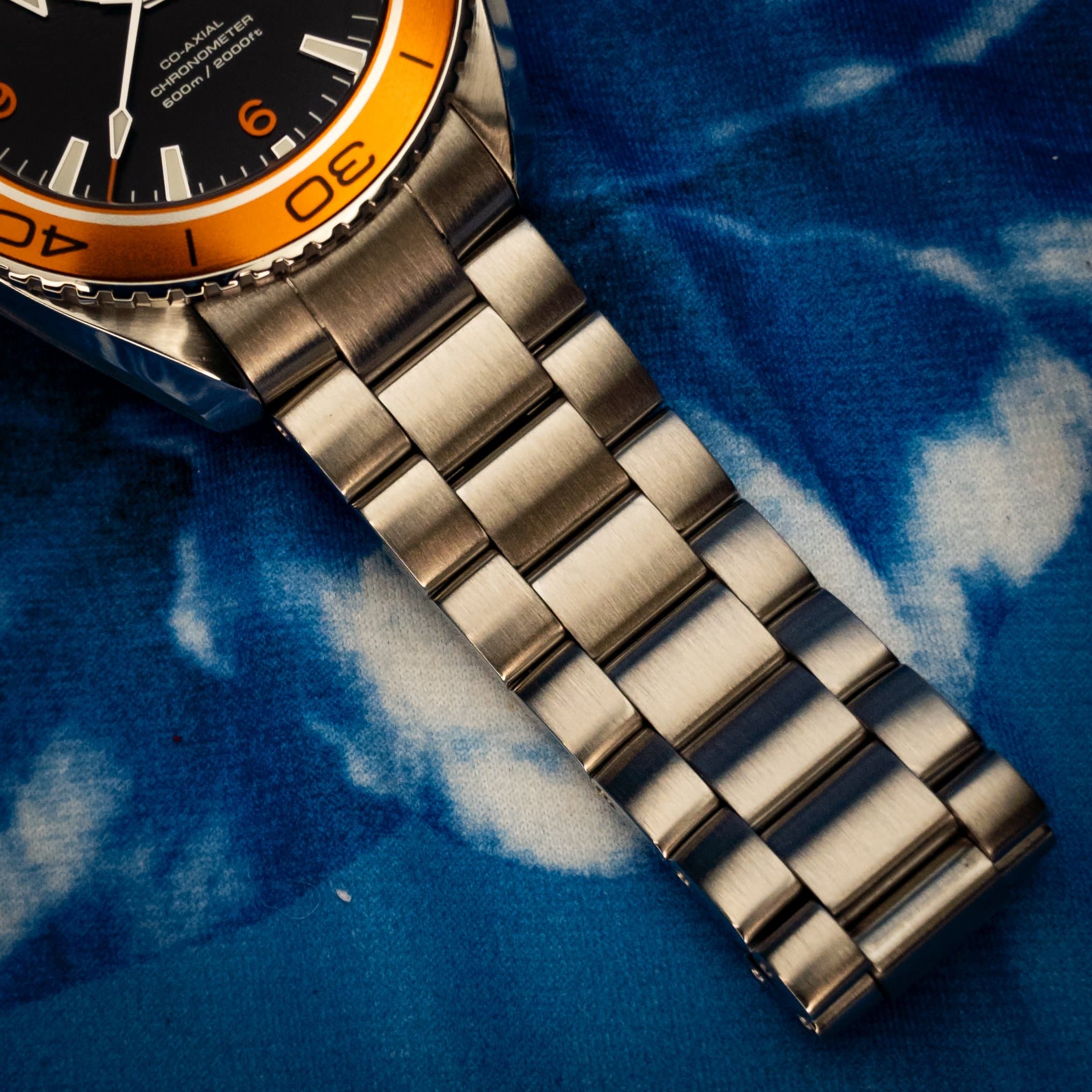 Omega Seamaster Planet Ocean 42 Creamsicle (Ref. 232.30.42.21.01.002) — photo 10
