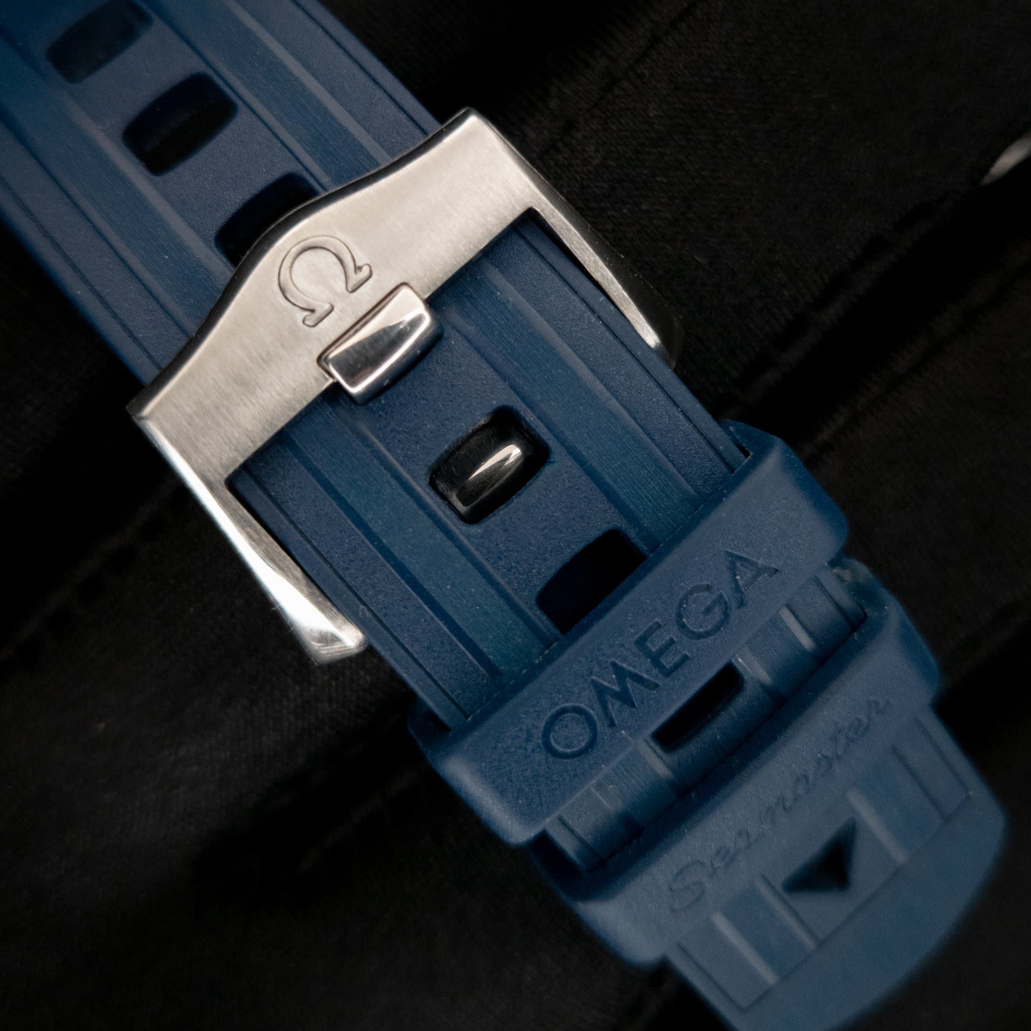 Omega SMP Blue Wave Rub 2021 WM (Ref. 210.32.42.20.03.001) — photo 10