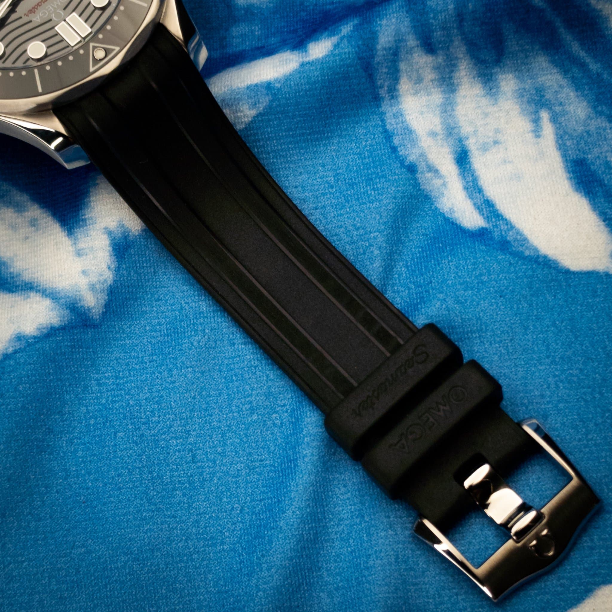 Omega Seamaster Black Wave Rubber (Ref. 210.32.42.20.01.001) — photo 10