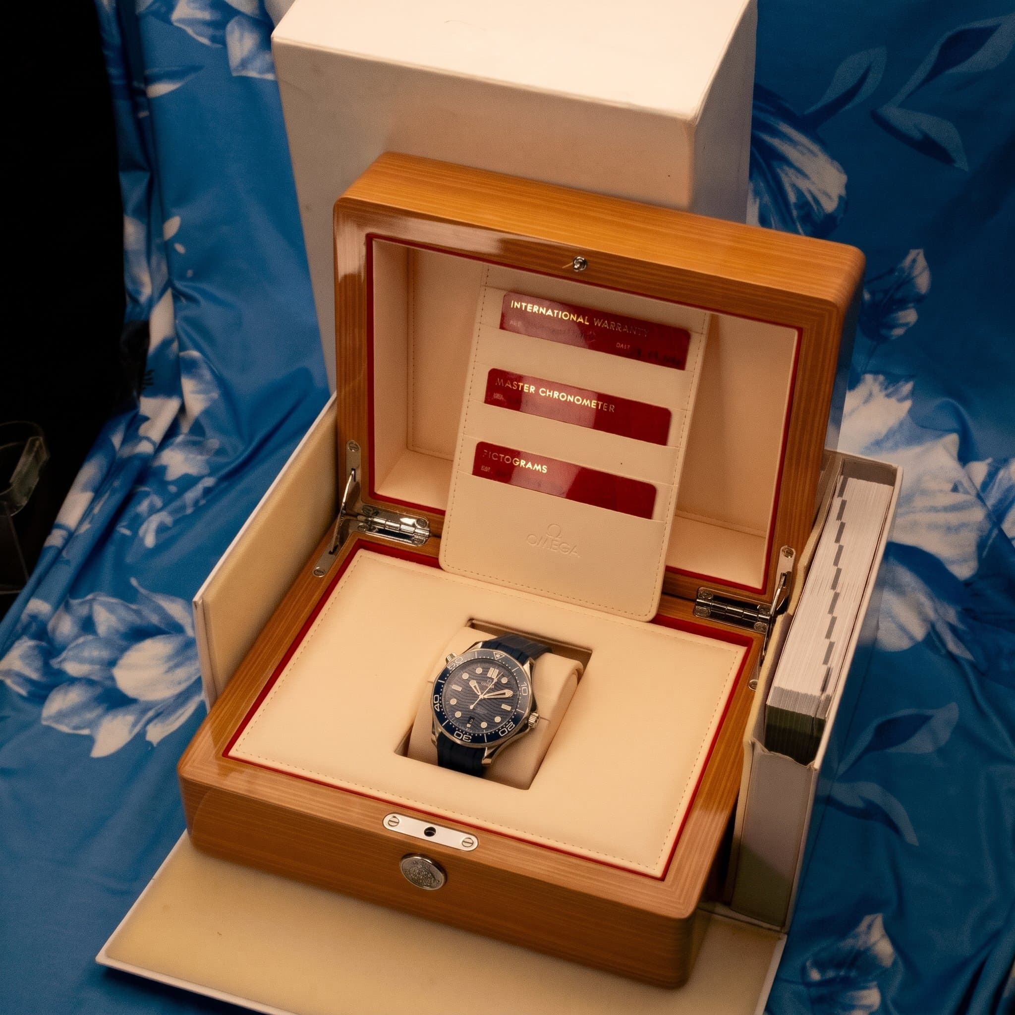 Omega Seamaster Pro 300M Blue Wave Rubber (Ref. 210.32.42.20.03.001) — photo 2