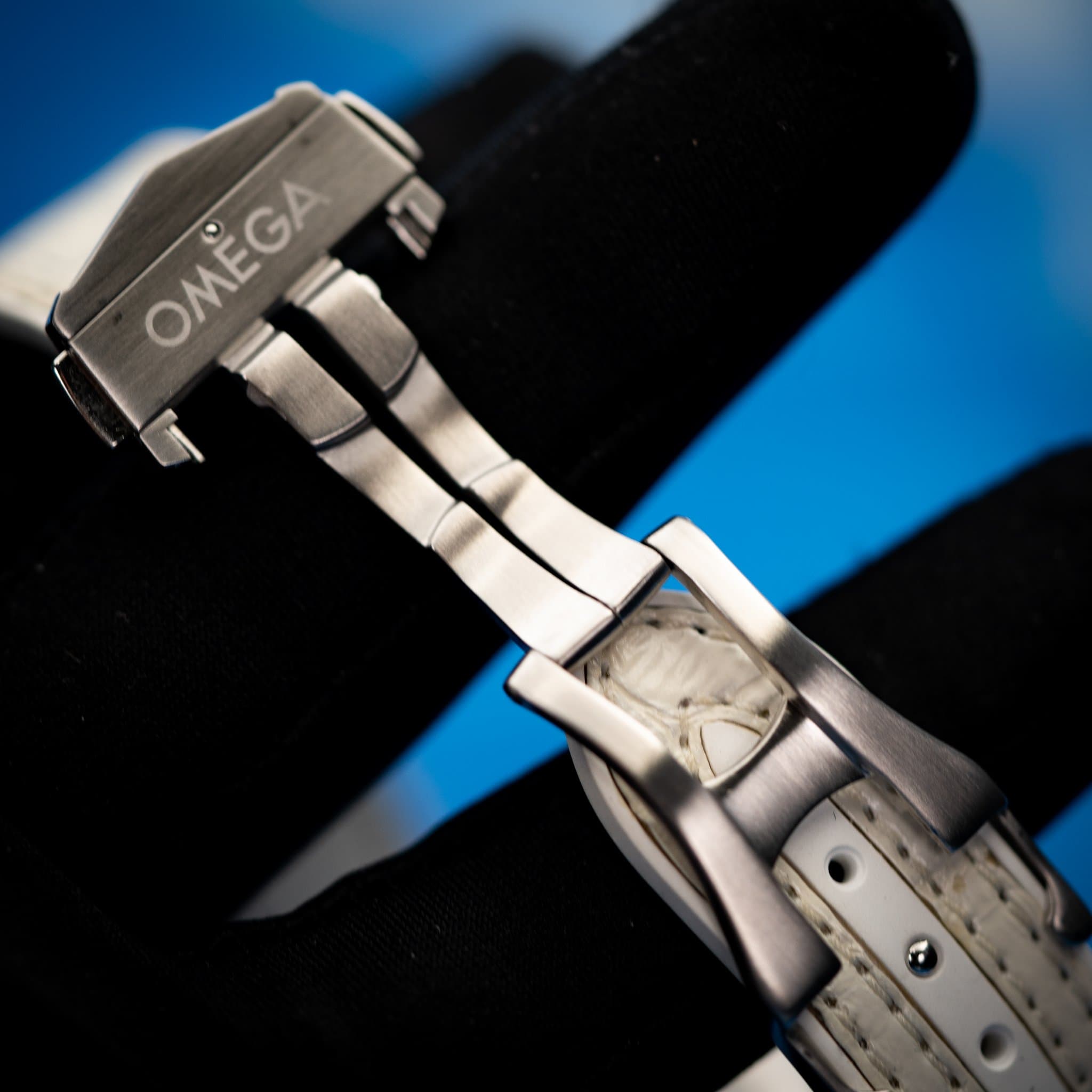Omega Seamaster Planet Ocean (Ref. 215.33.40.20.04.001) — photo 13
