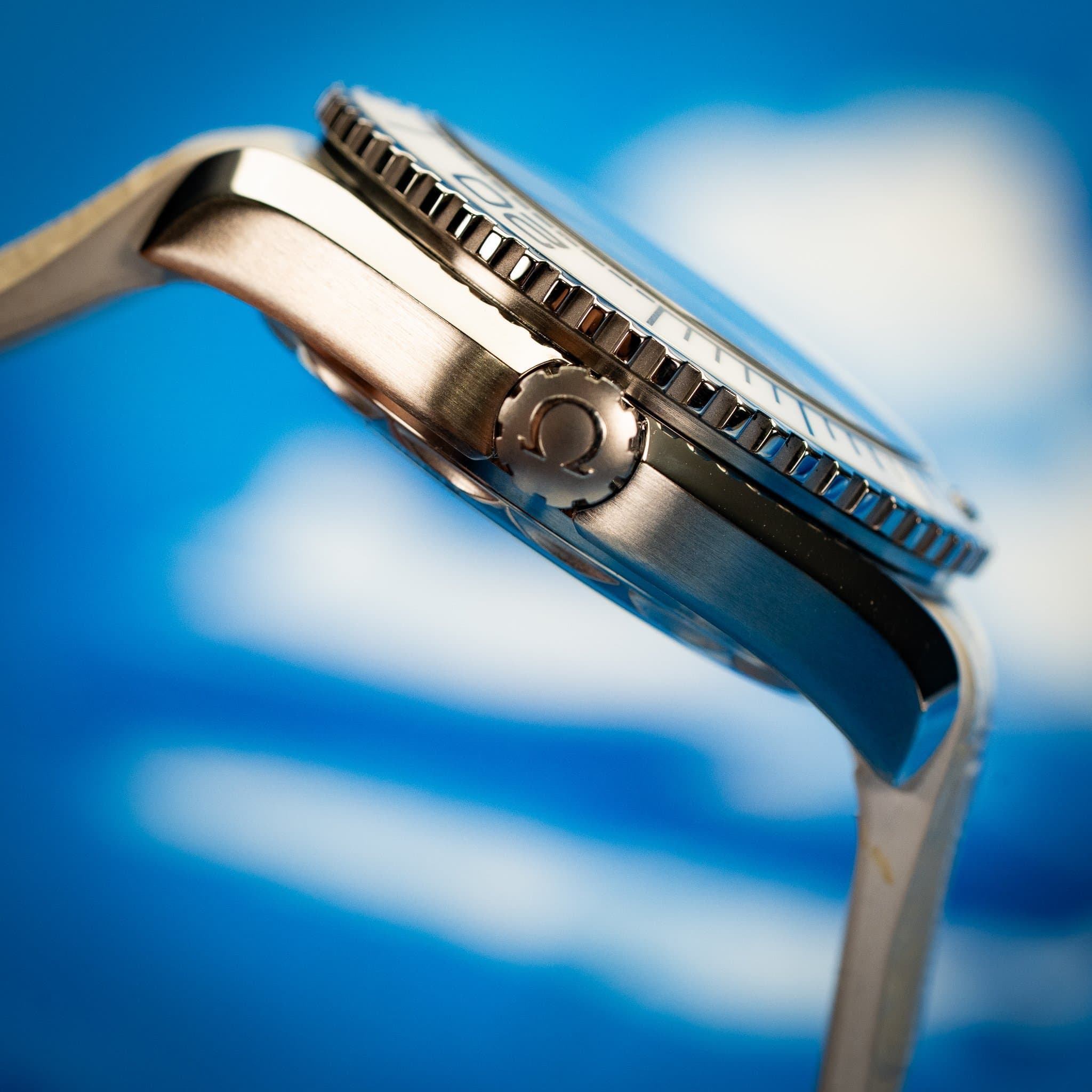 Omega Seamaster Planet Ocean (Ref. 215.33.40.20.04.001) — photo 9